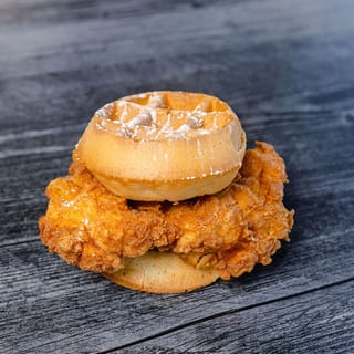Chicken & Waffle Sandwich (L)